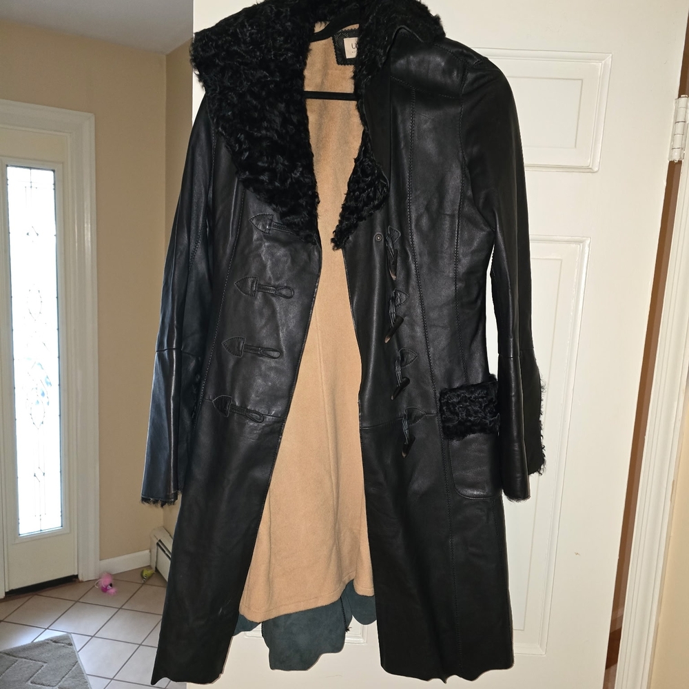 Women's Ugg Black Genuine Shearling